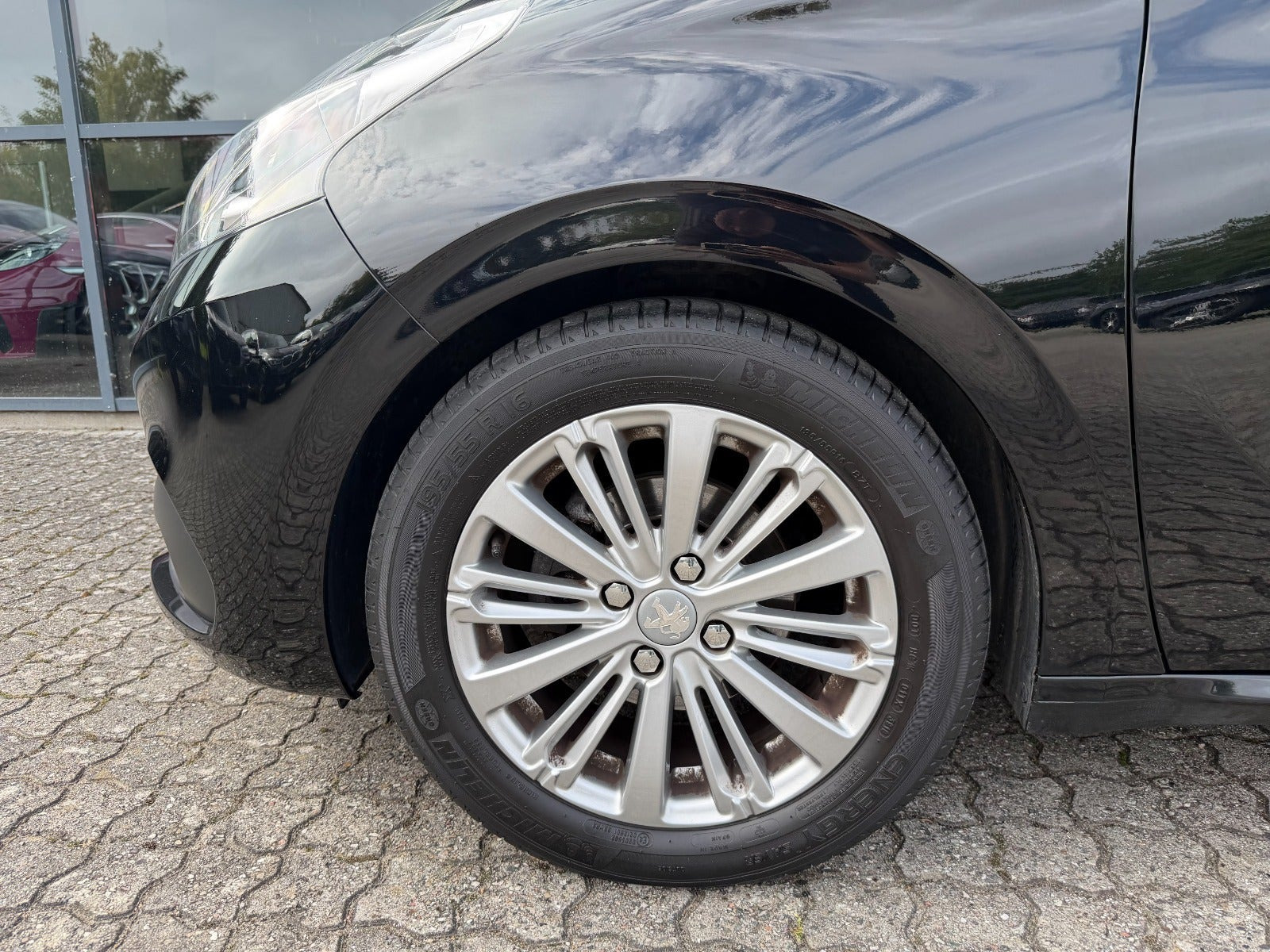 Sort Peugeot 208 fra 2019