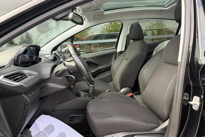 Sort Peugeot 208 fra 2019