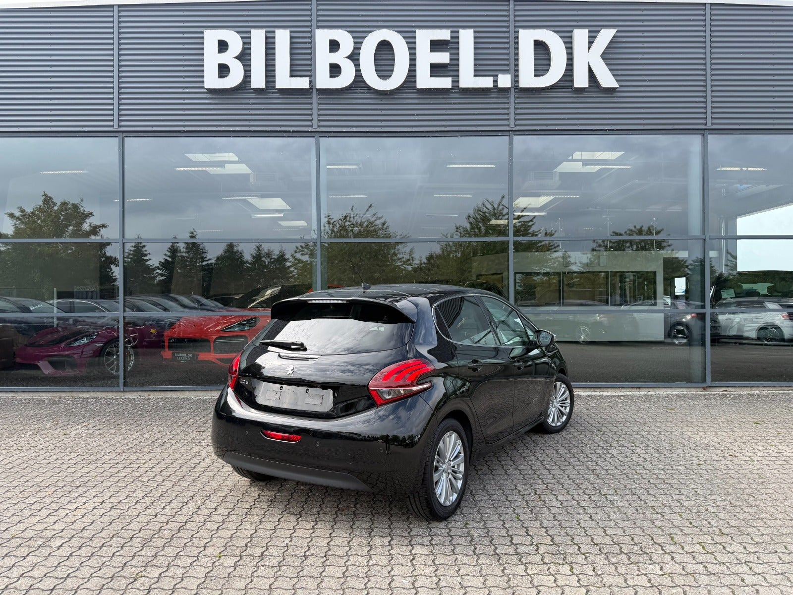 Sort Peugeot 208 fra 2019