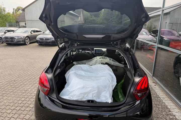 Sort Peugeot 208 fra 2019