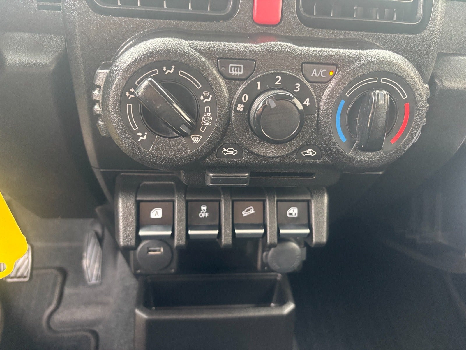 Grøn Suzuki Jimny fra 2024
