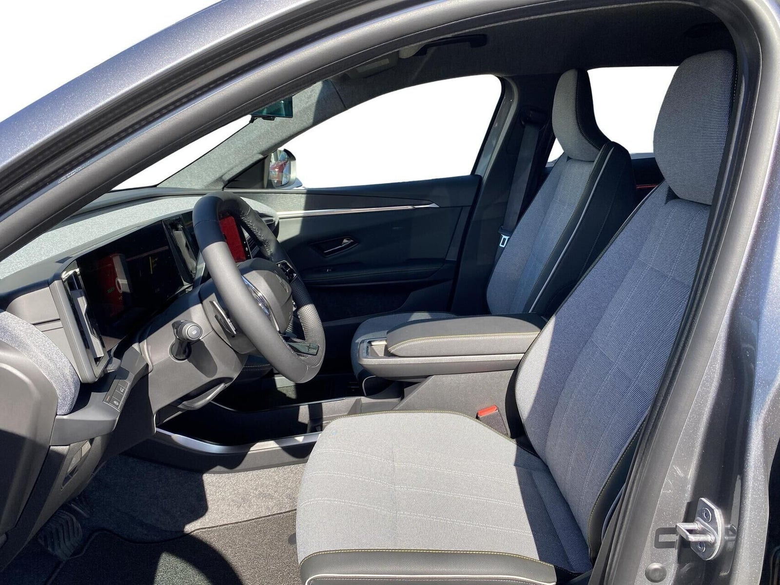 Beige Renault Scenic E-Tech fra 2025
