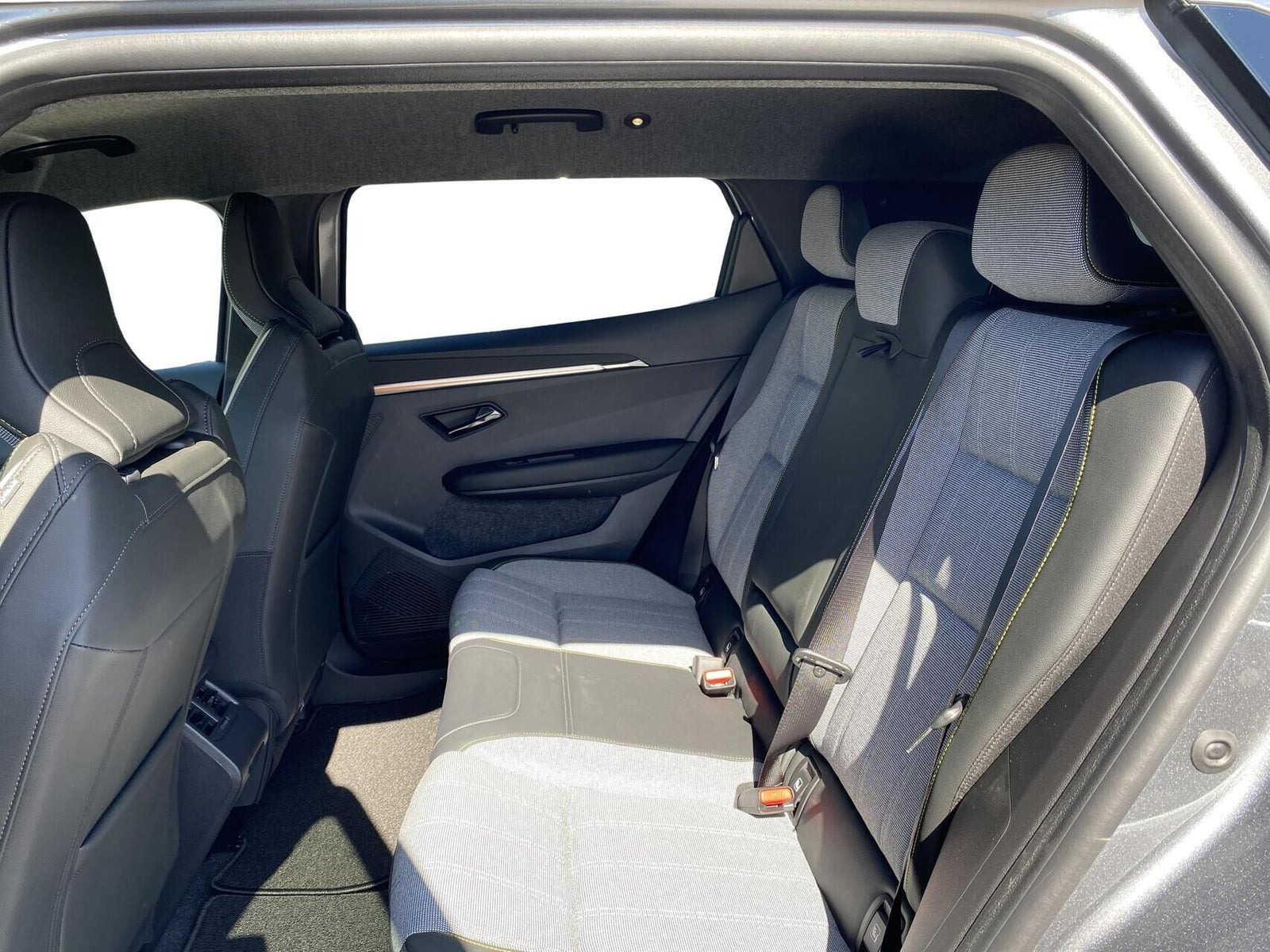Beige Renault Scenic E-Tech fra 2025