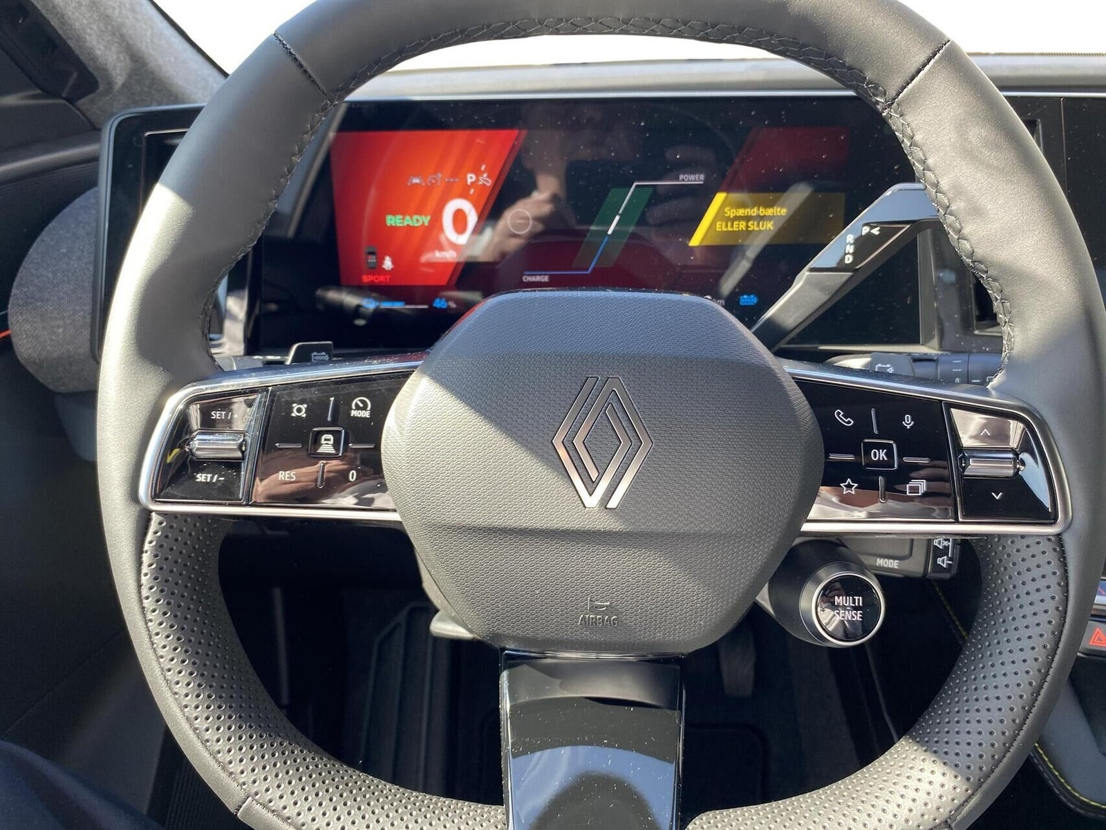 Beige Renault Scenic E-Tech fra 2025