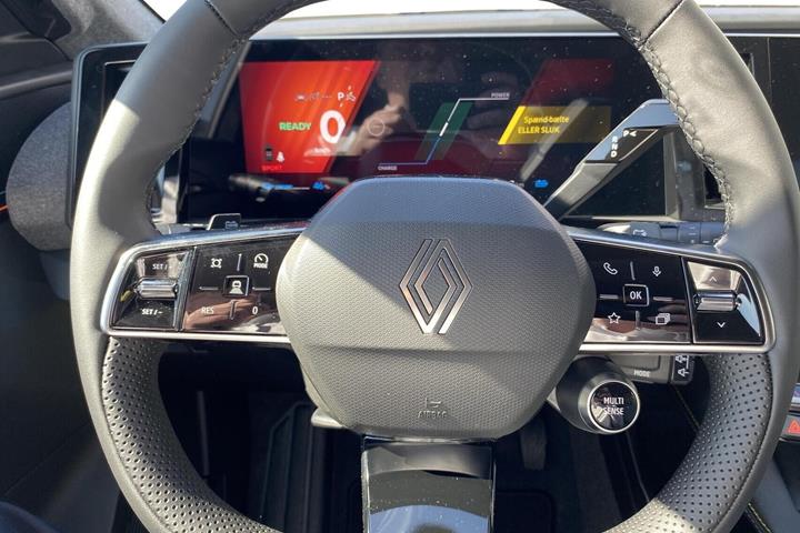 Beige Renault Scenic E-Tech fra 2025