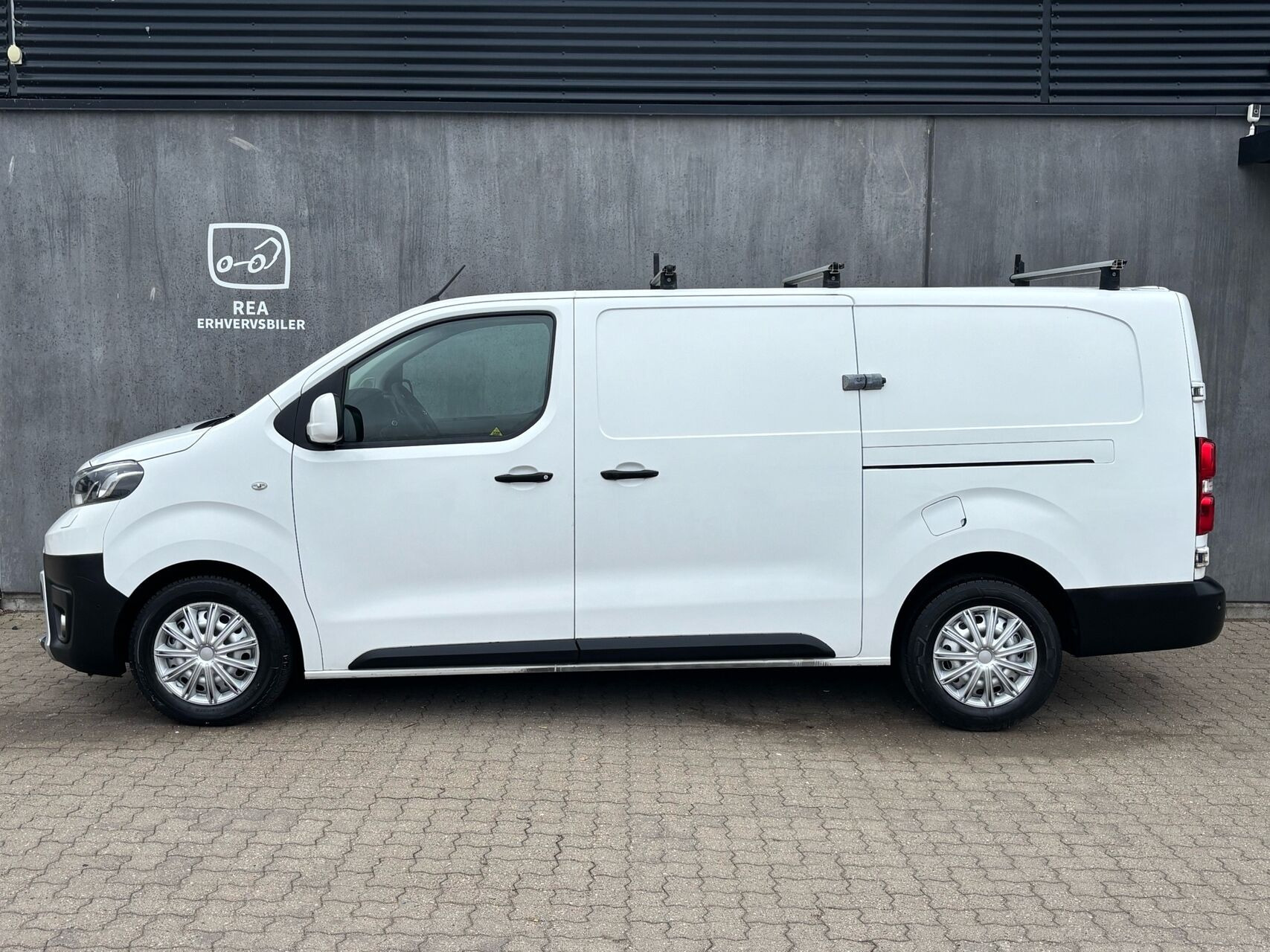 Hvid Toyota ProAce fra 2018