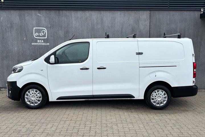 Hvid Toyota ProAce fra 2018