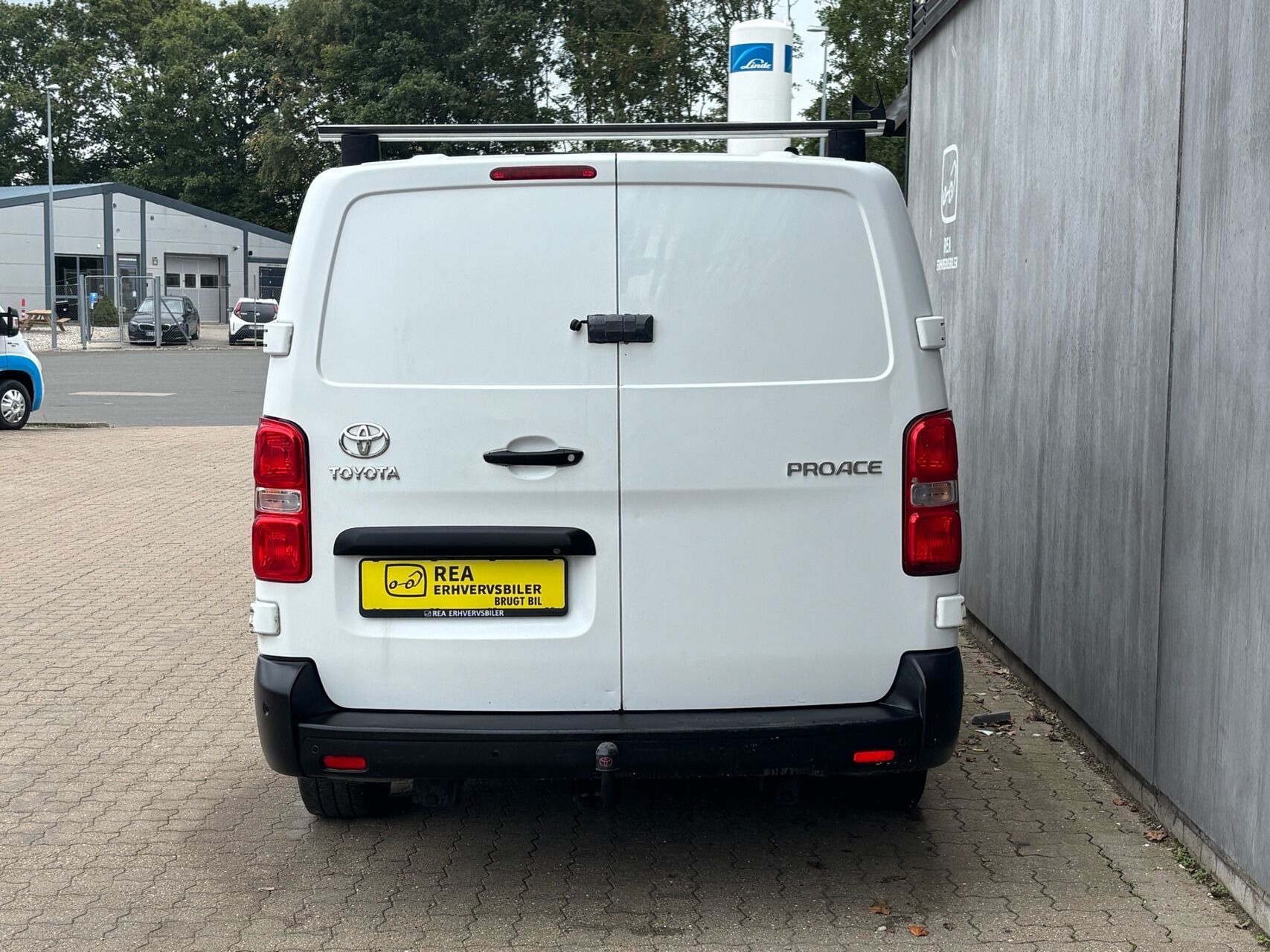 Hvid Toyota ProAce fra 2018