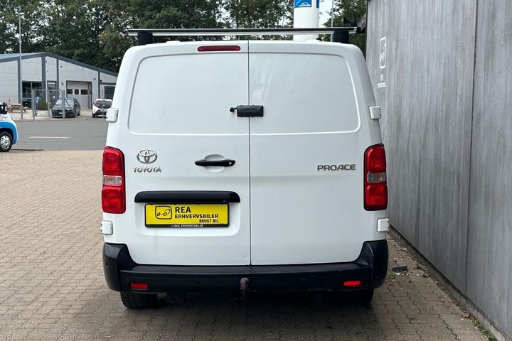 Hvid Toyota ProAce fra 2018
