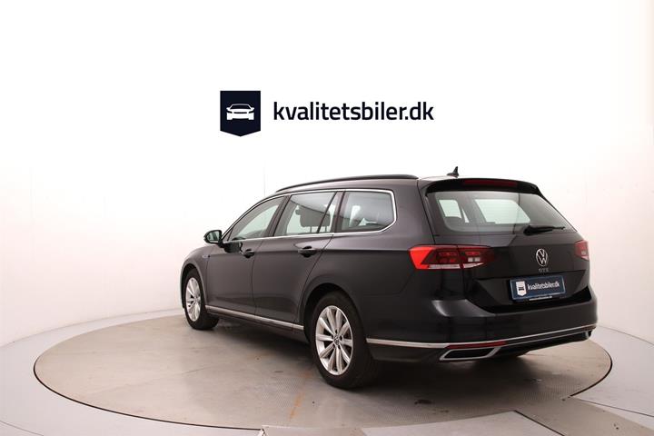 Sort VW Passat fra 2022
