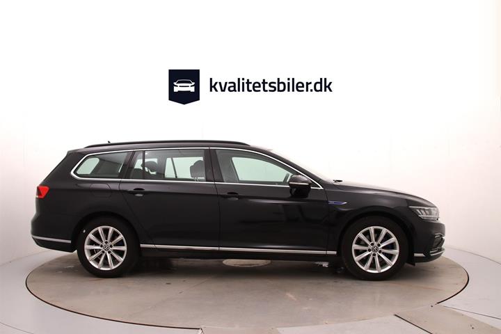 Sort VW Passat fra 2022