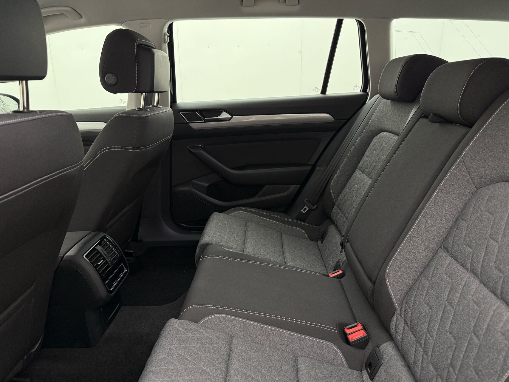 Sort VW Passat fra 2022