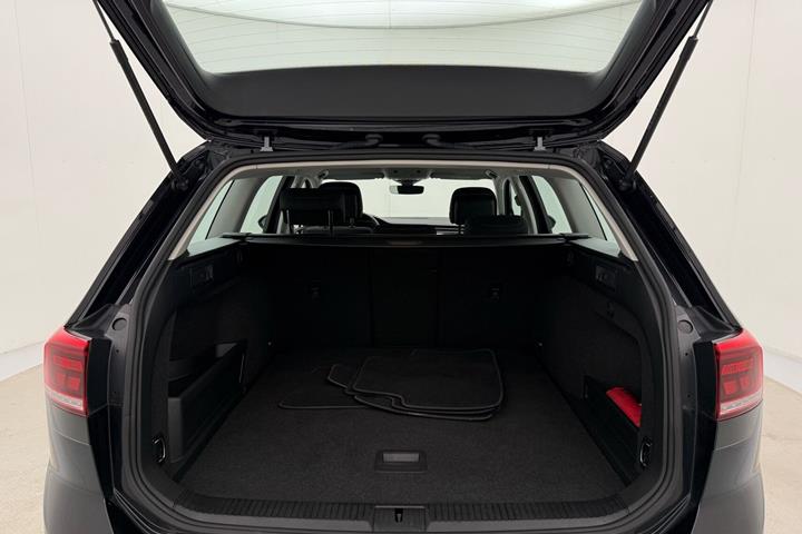 Sort VW Passat fra 2022