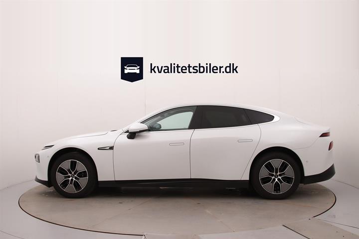 Hvid Xpeng P7 fra 2023