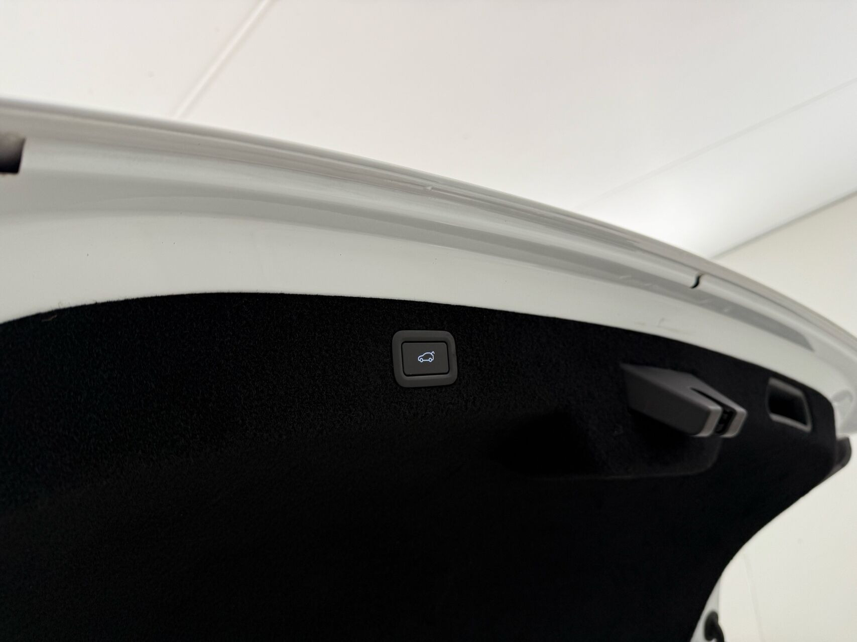 Hvid Xpeng P7 fra 2023