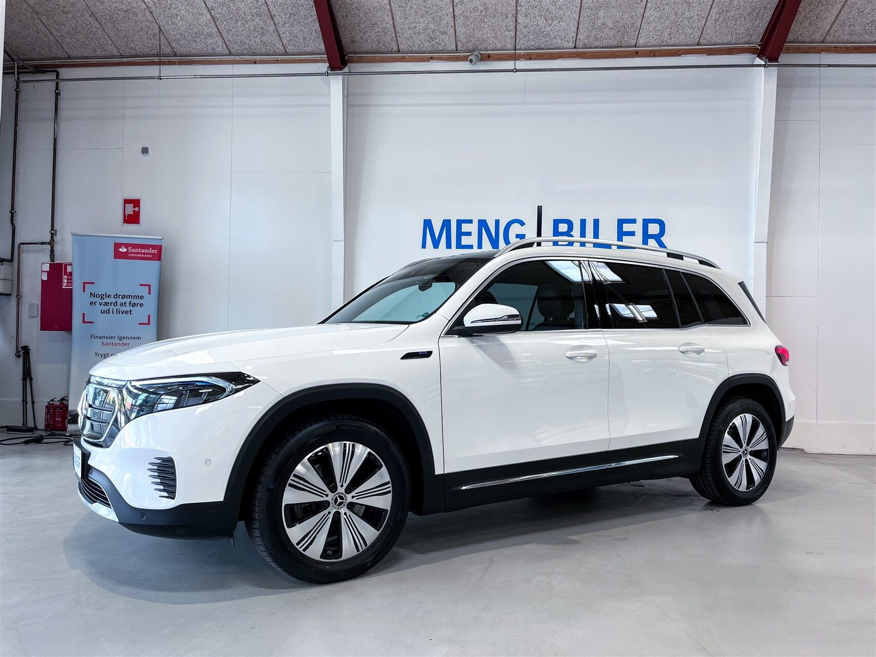 Hvid Mercedes EQB250 fra 2022