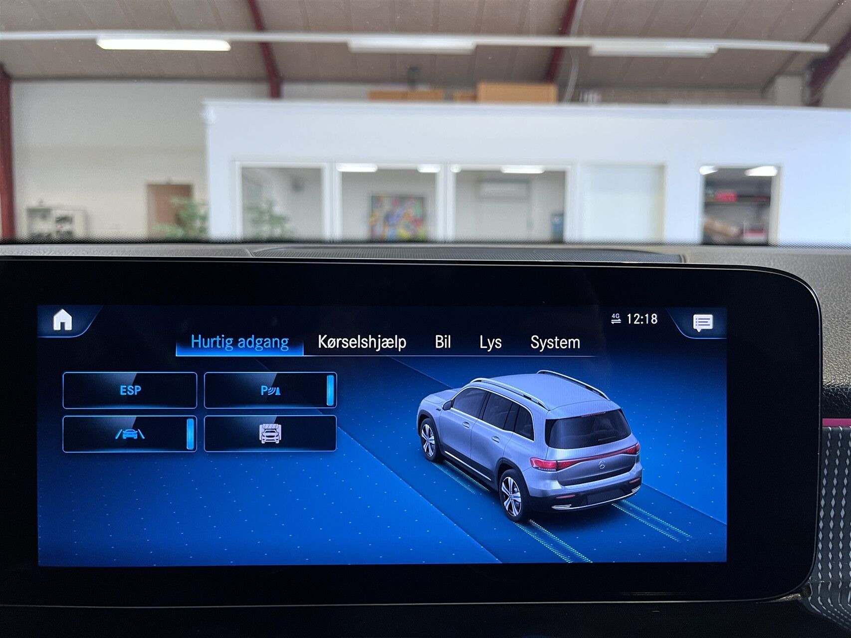 Hvid Mercedes EQB250 fra 2022