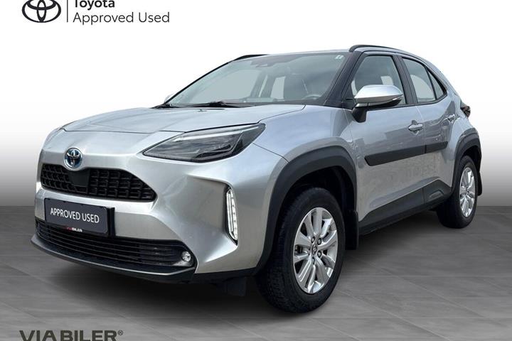 Sølv Toyota Yaris Cross fra 2023