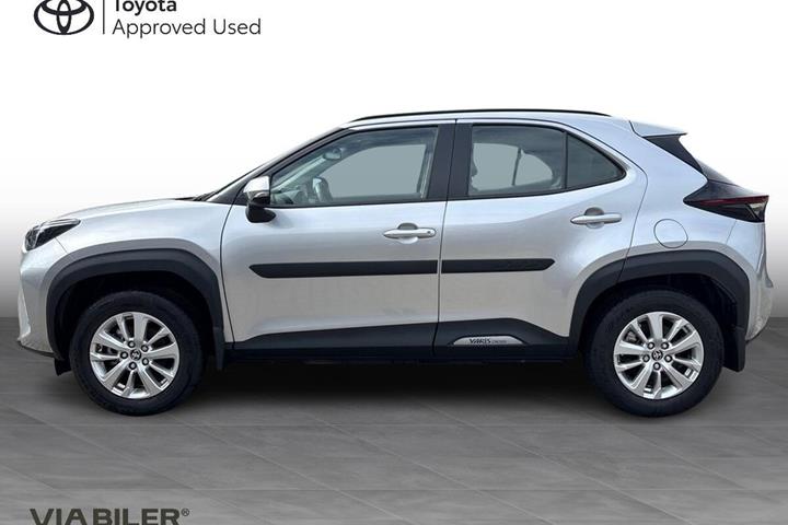 Sølv Toyota Yaris Cross fra 2023