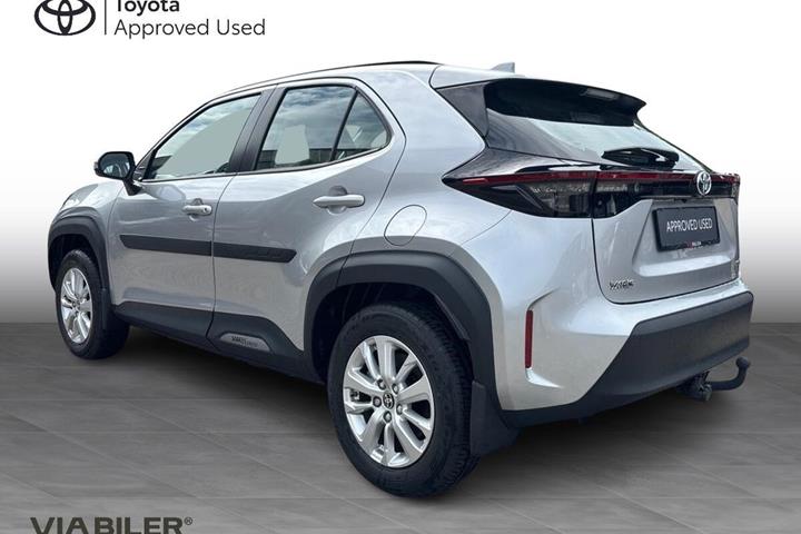 Sølv Toyota Yaris Cross fra 2023