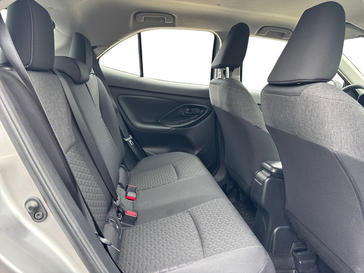 Sølv Toyota Yaris Cross fra 2023