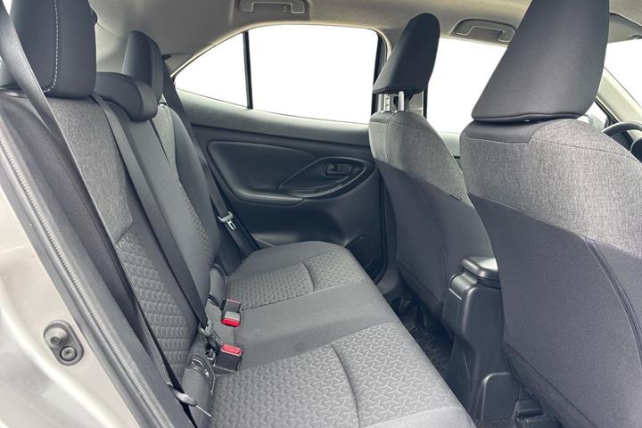 Sølv Toyota Yaris Cross fra 2023