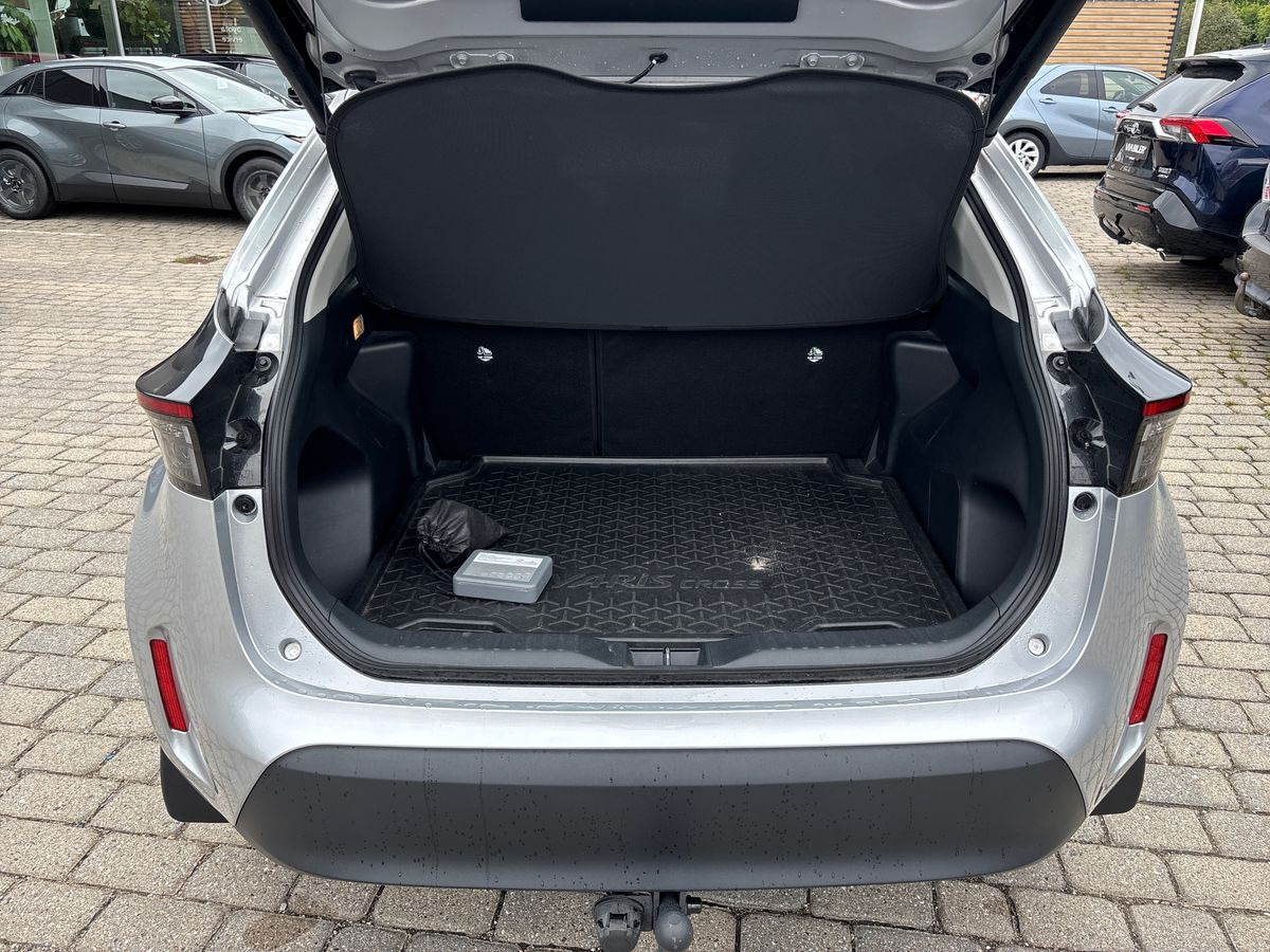 Sølv Toyota Yaris Cross fra 2023
