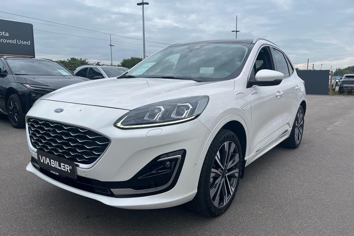 Hvid Ford Kuga fra 2022 set udefra