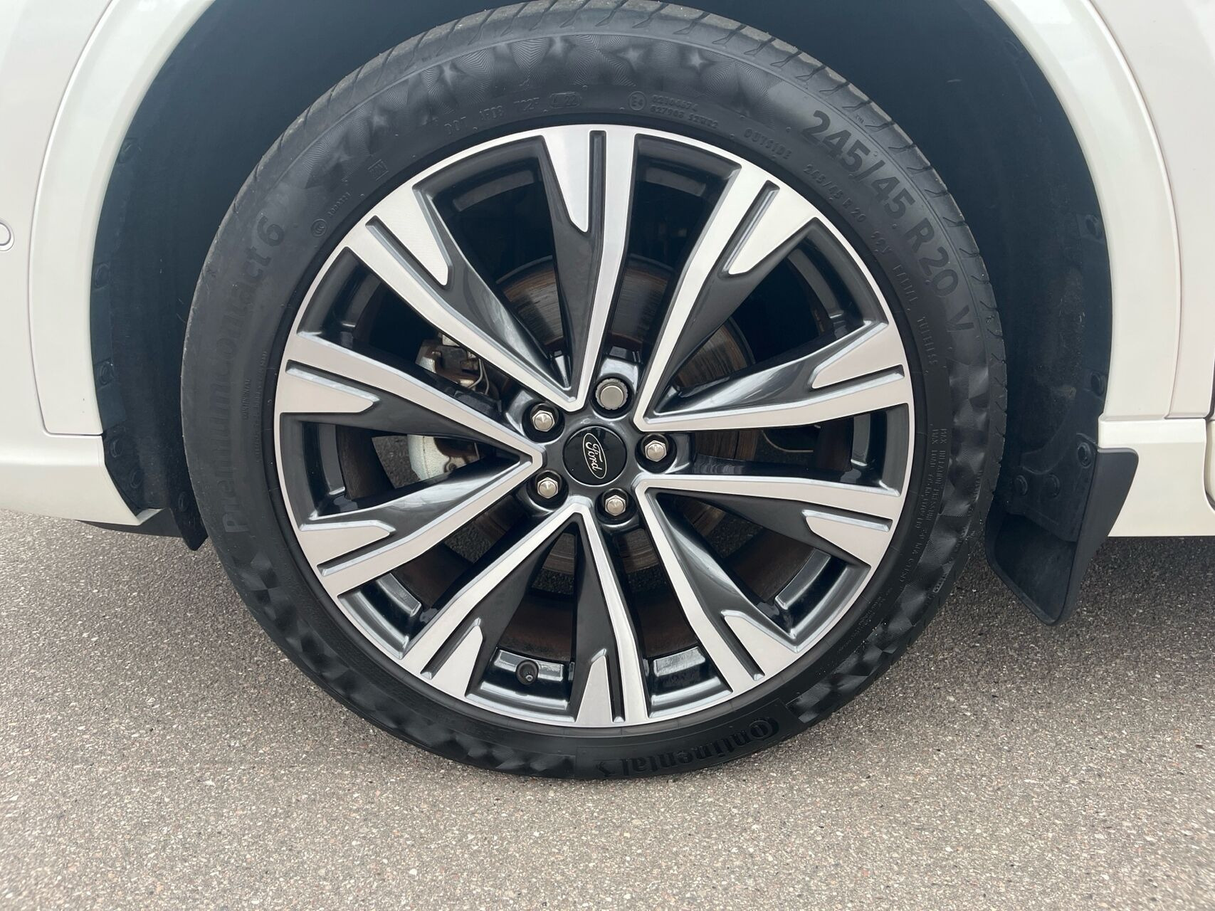 Hvid Ford Kuga fra 2022
