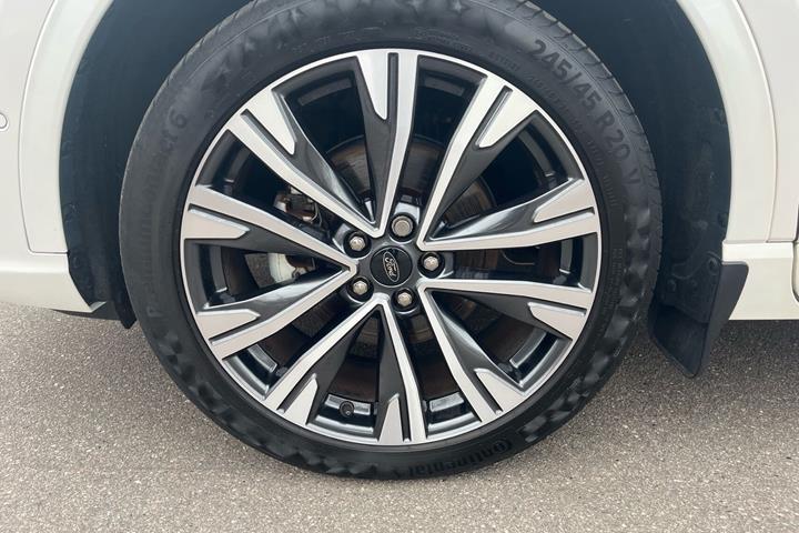 Hvid Ford Kuga fra 2022