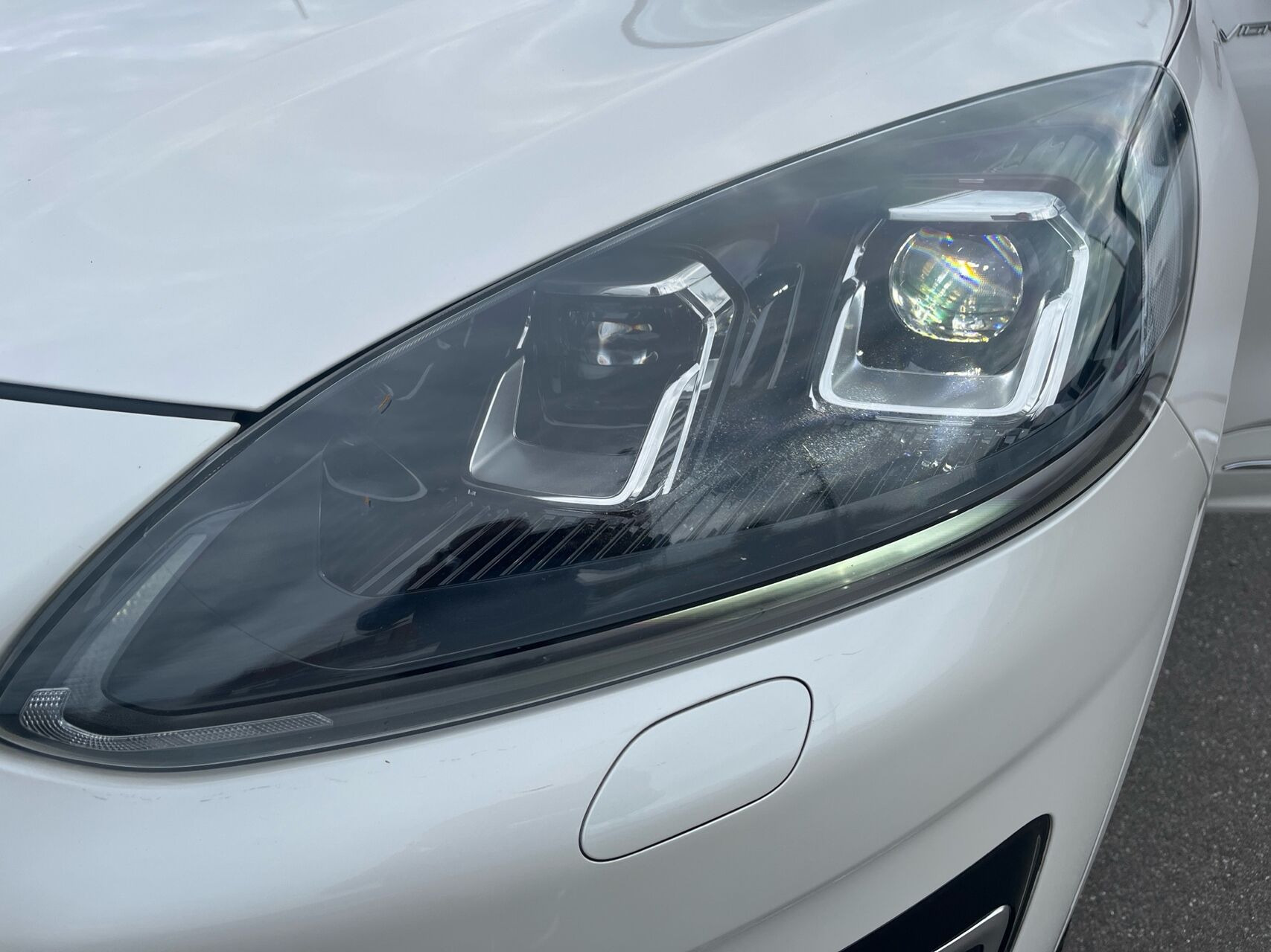 Hvid Ford Kuga fra 2022