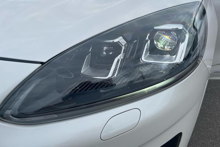 Hvid Ford Kuga fra 2022