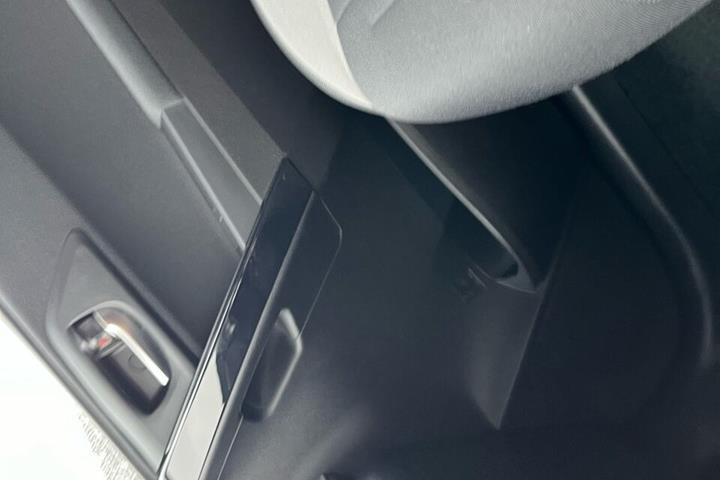 Rød Toyota Auris fra 2016