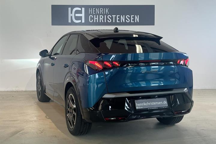 Blå Peugeot e-3008 fra 2025
