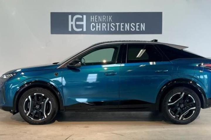Blå Peugeot e-3008 fra 2025