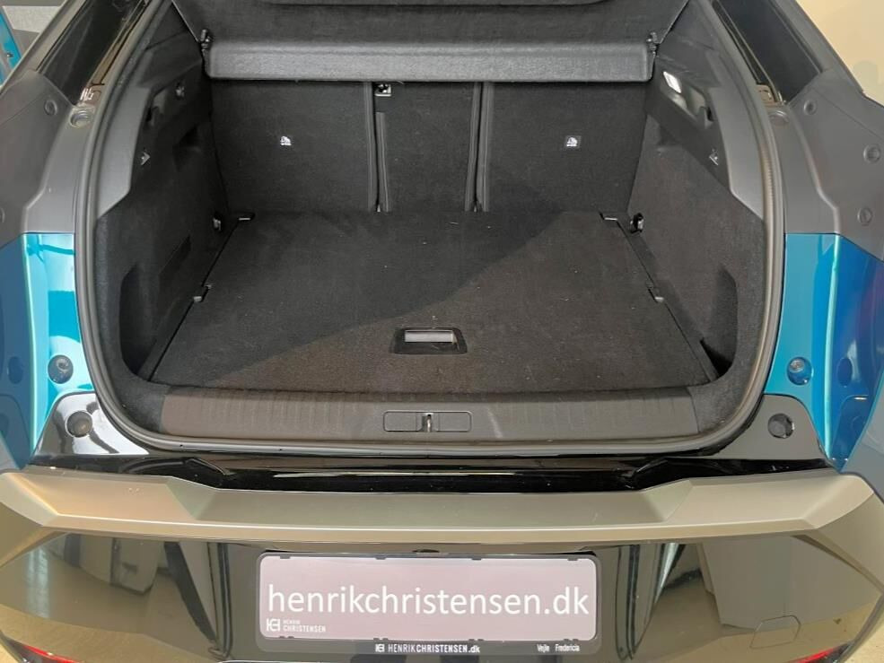 Blå Peugeot e-3008 fra 2025
