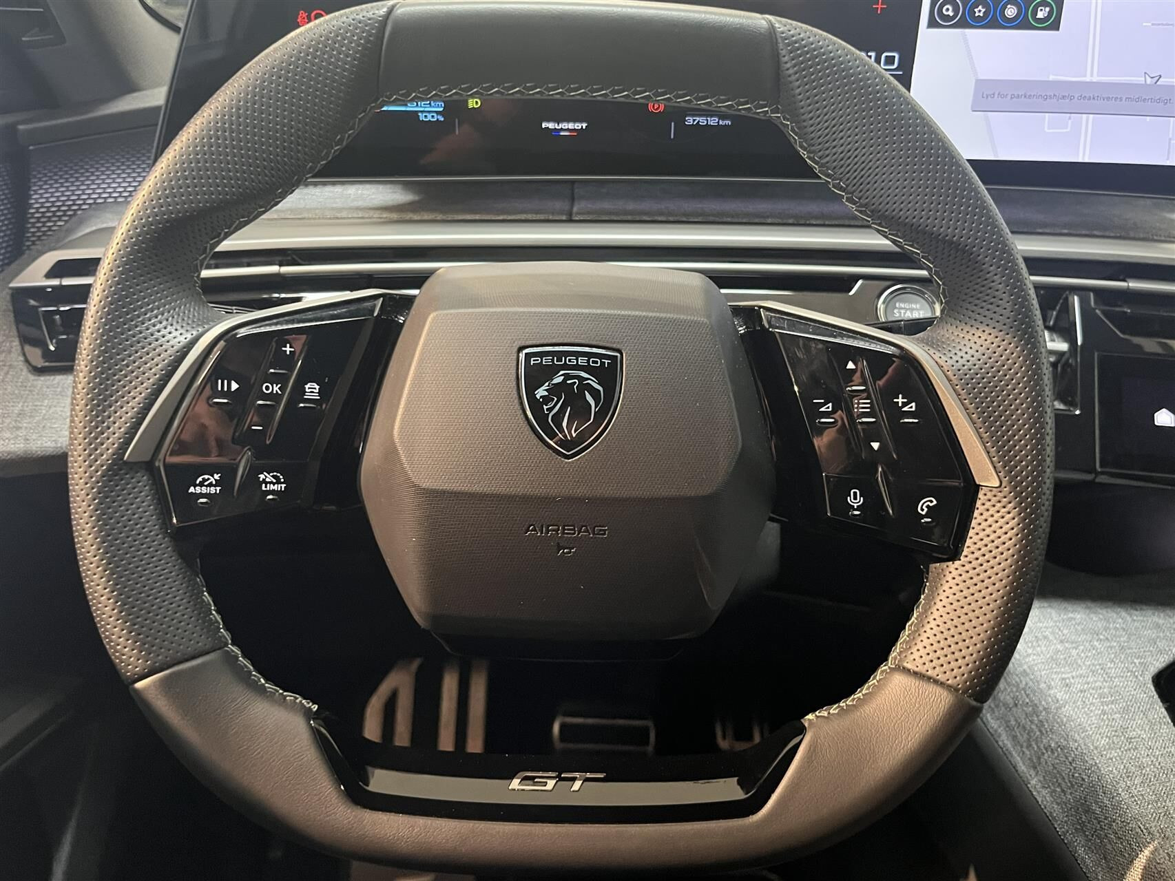 Blå Peugeot e-3008 fra 2025