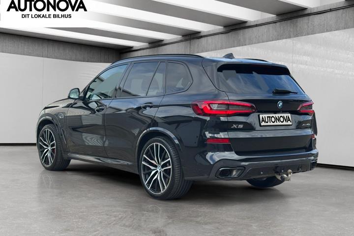 Sort BMW X5 fra 2021