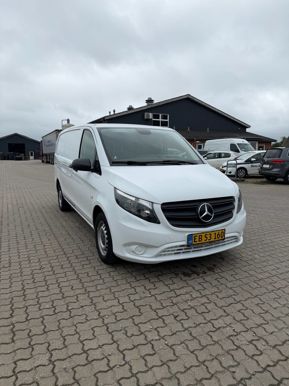 Hvid Mercedes Vito fra 2020
