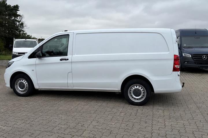 Hvid Mercedes Vito fra 2020