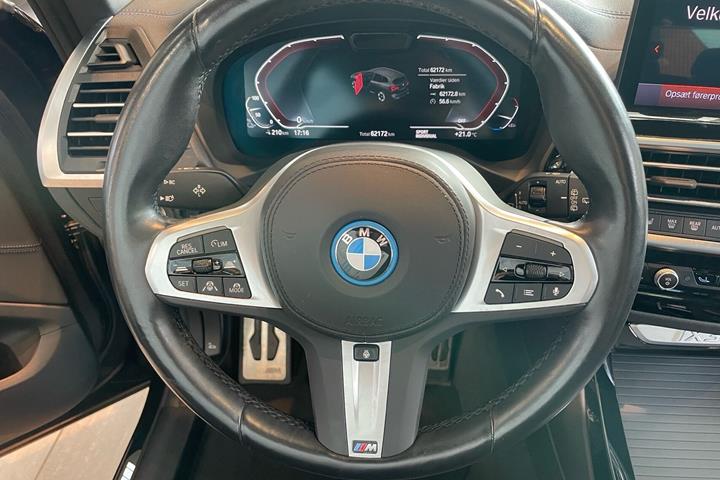 Grå BMW iX3 fra 2023