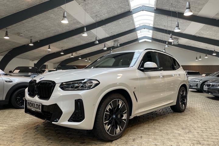 Hvid BMW iX3 fra 2023