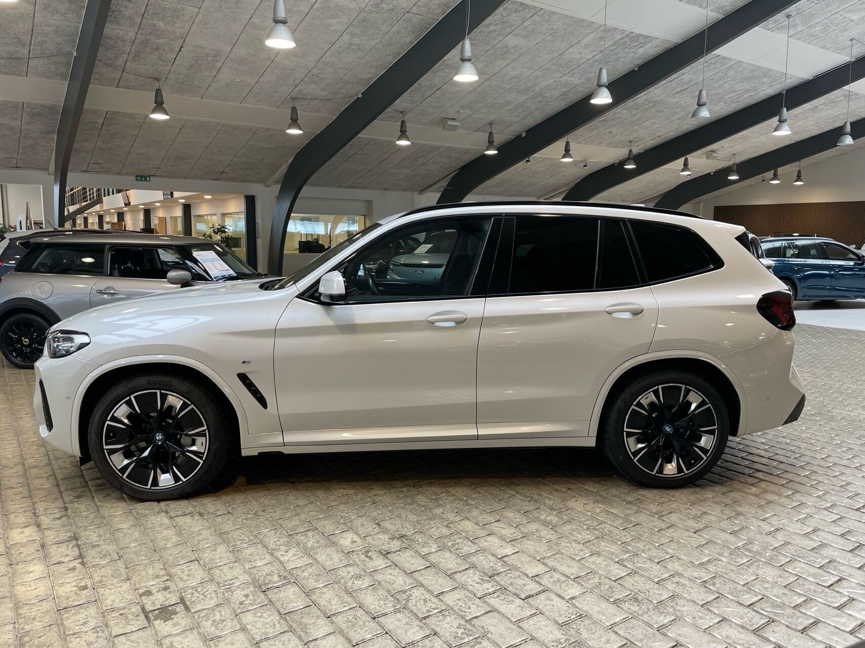 Hvid BMW iX3 fra 2023