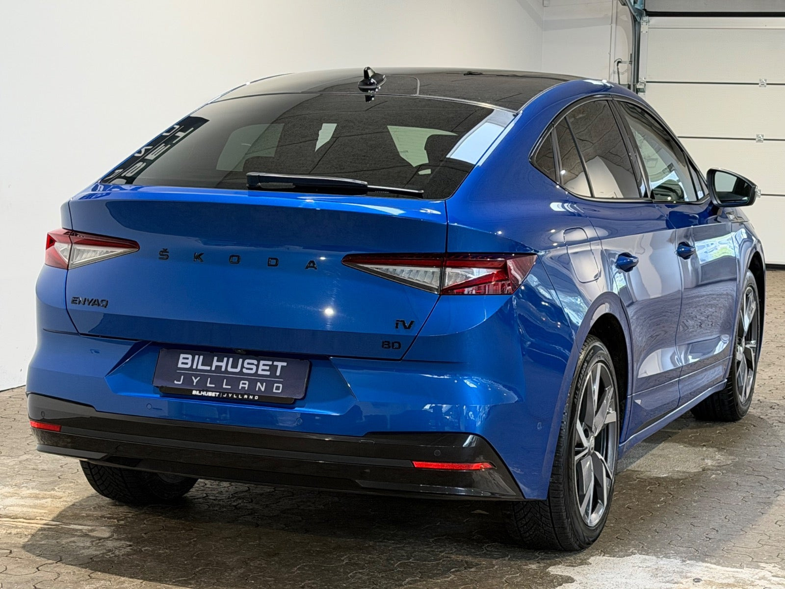 Blå Skoda Enyaq fra 2024