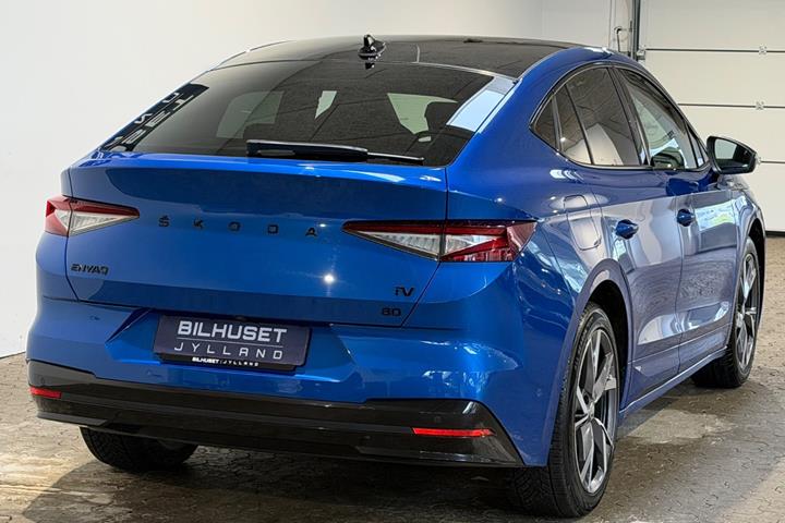 Blå Skoda Enyaq fra 2024