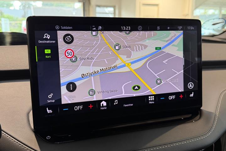 Blå Skoda Enyaq fra 2024