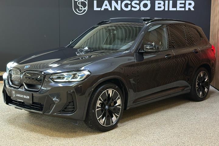 Sort BMW iX3 fra 2022 set udefra