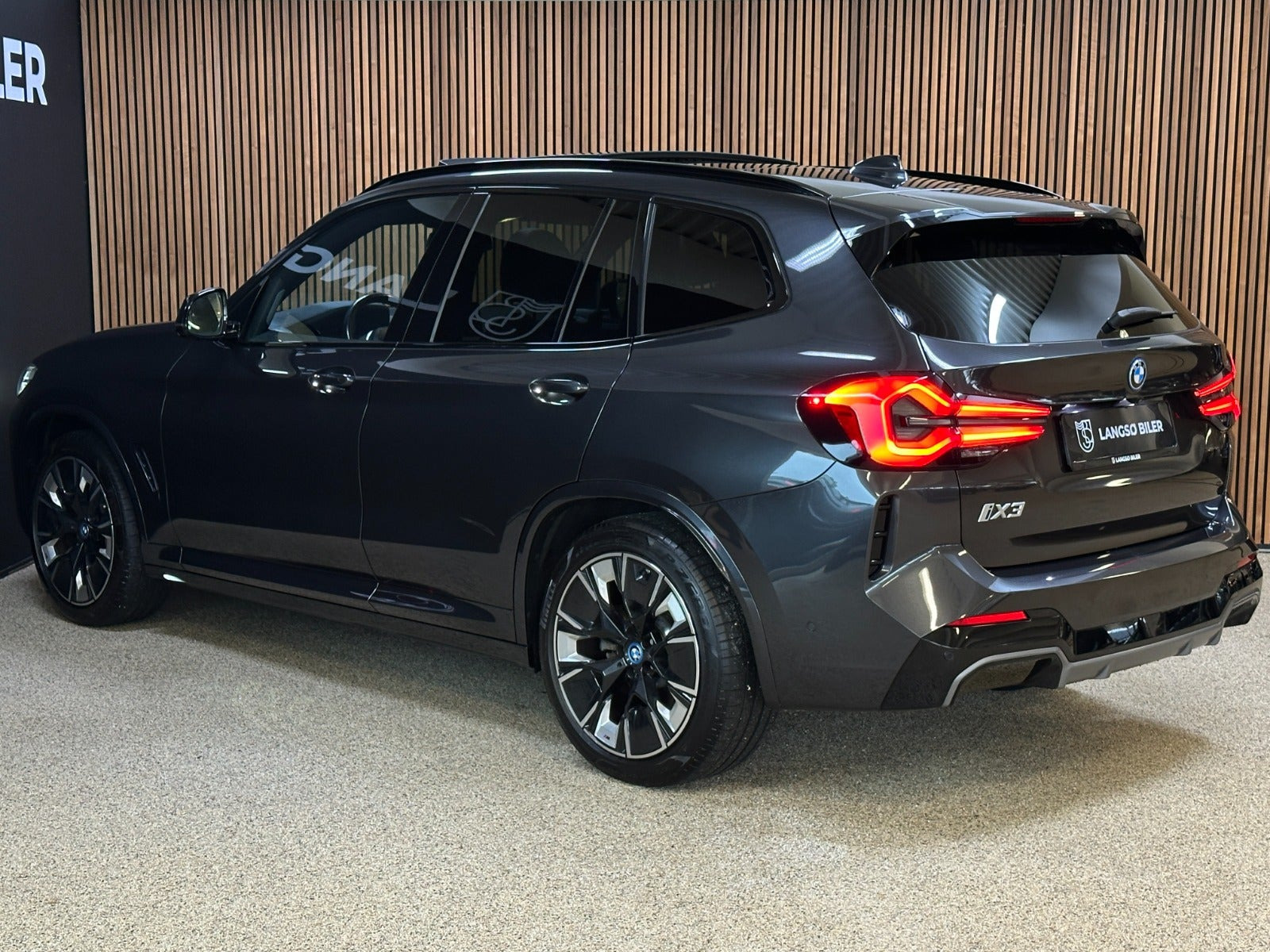 Sort BMW iX3 fra 2022