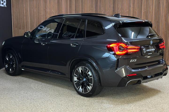 Sort BMW iX3 fra 2022