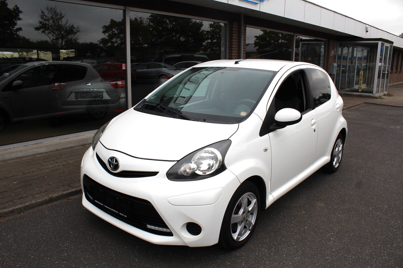 Hvid Toyota Aygo fra 2012